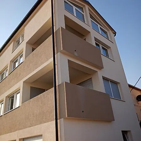 Apartma D *